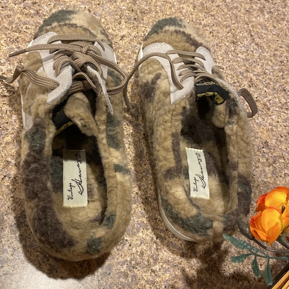 Vintage Havana Fuzzy Camouflage Multi Slip On Sneaker Shoes 7.5 - Picture 4 of 17